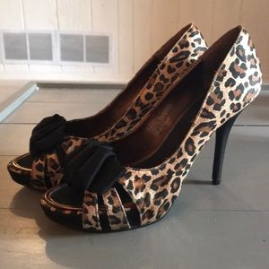Vianni Collection Leopard Print Pump Heel Size 8.5